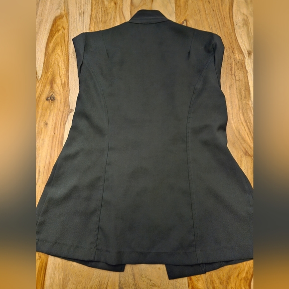 Women Uniform - Picture 2 of 3